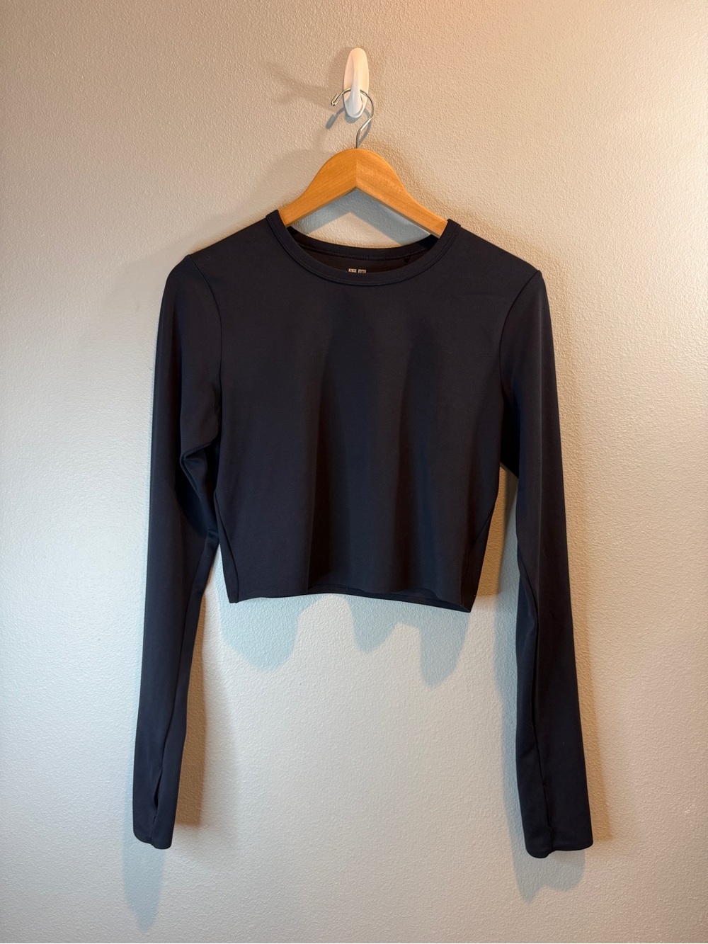 Uniqlo AIRism Soft Cropped Long Sleeve Top Navy Thumbholes Size M Like New